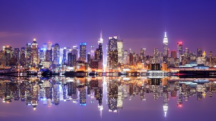 倩碧水嫩保湿夜间滋养面膜水磁场打开后瓶口处有金属贴纸吗